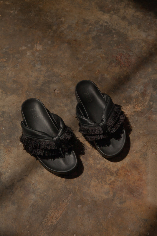 Modelo V  Couro mestiço preto (35,38,39)