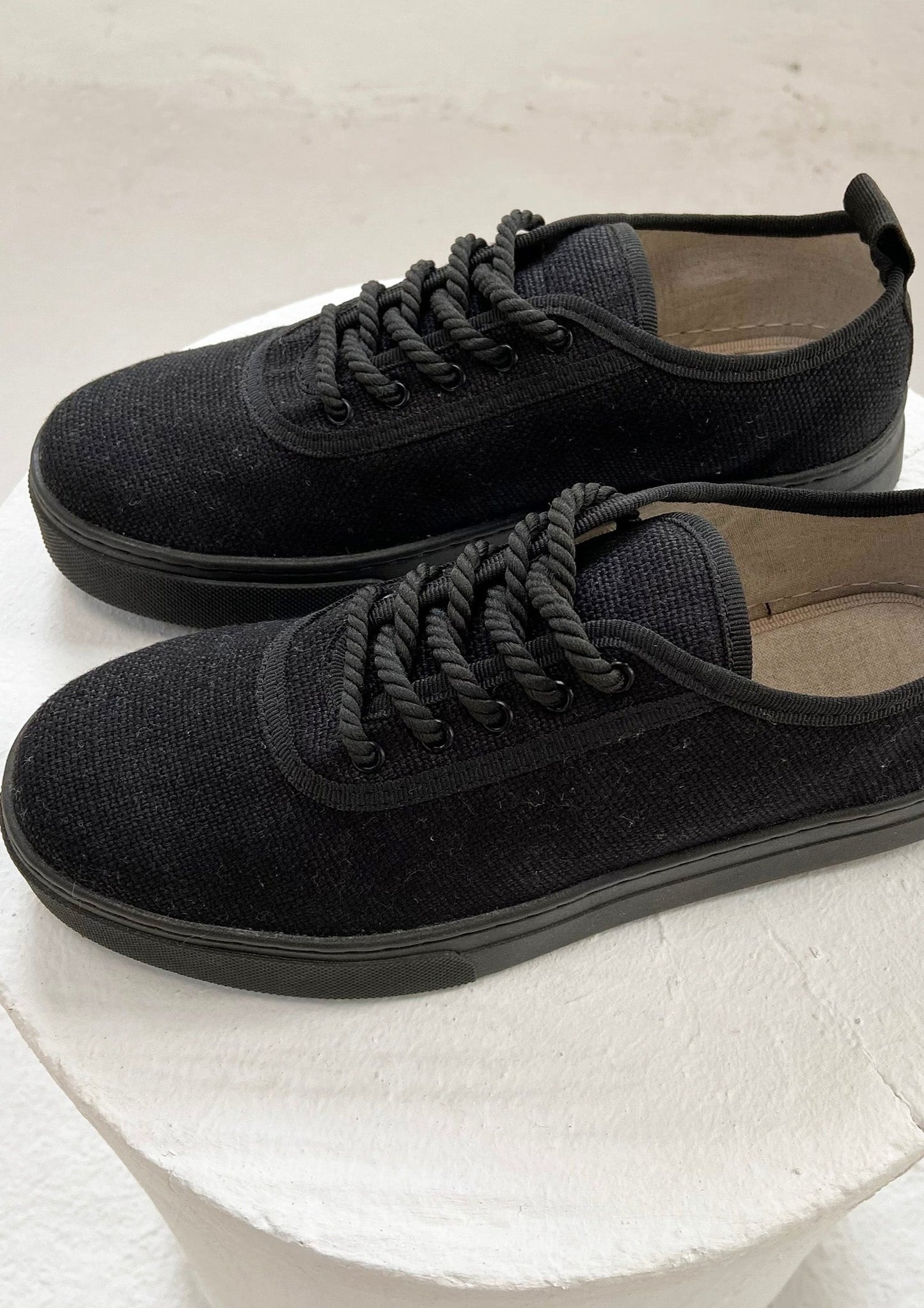 Tênis AUM Linho 100%    cor preto